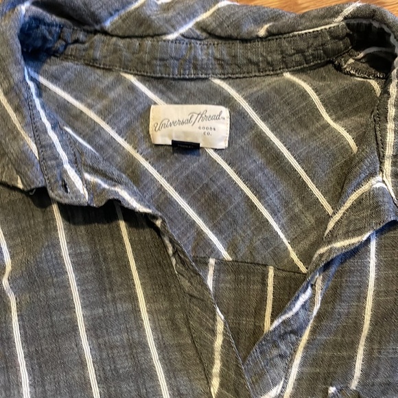 Cute grey striped button blouse - Picture 2 of 3